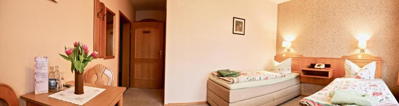 Pension Gruenes Herz Tonndorf Esterno foto