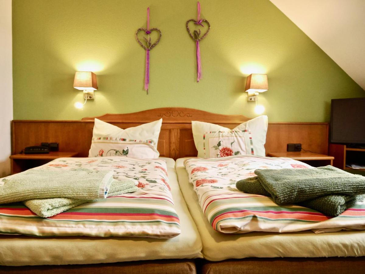 Pension Gruenes Herz Tonndorf Esterno foto