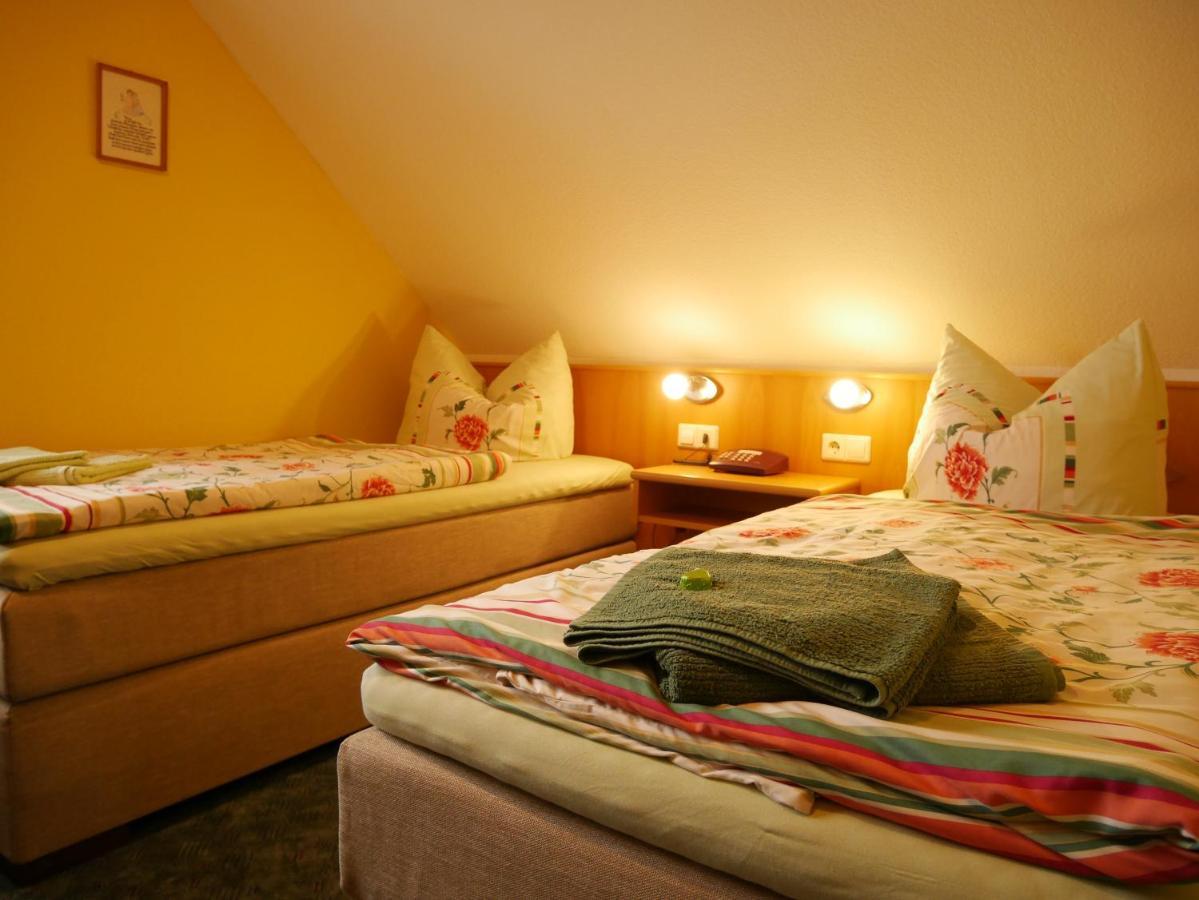 Pension Gruenes Herz Tonndorf Esterno foto